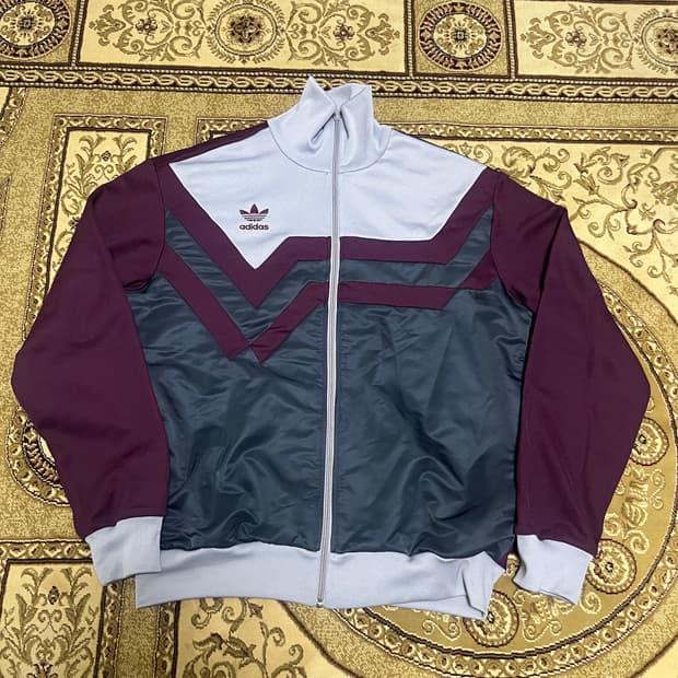 아디다스 버건디 컬러 져지