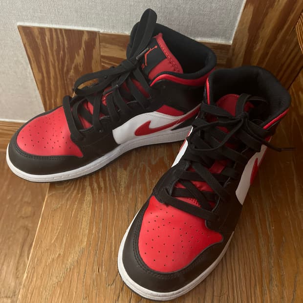 조던 1 미드 블랙 파이어 레드 240