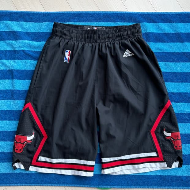 Adidas 아디다스 시카고 불스 바스켓볼 쇼츠 M (30-32)