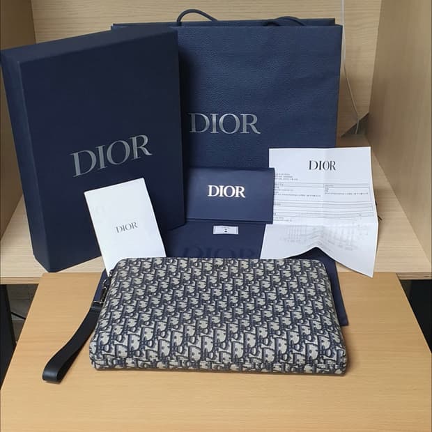 디올 아이패드 A4 파우치백/클러치백 새상품급 정품(영수증O)