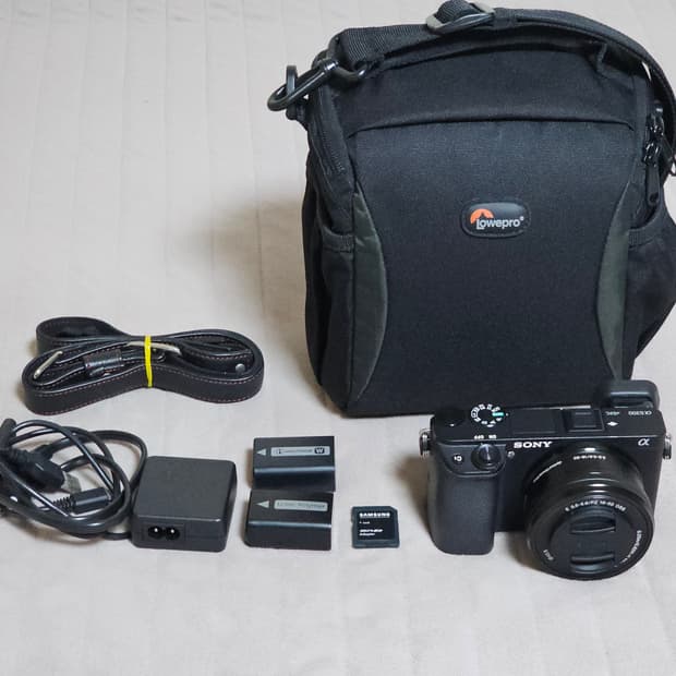 소니 A6300 미러리스 카메라