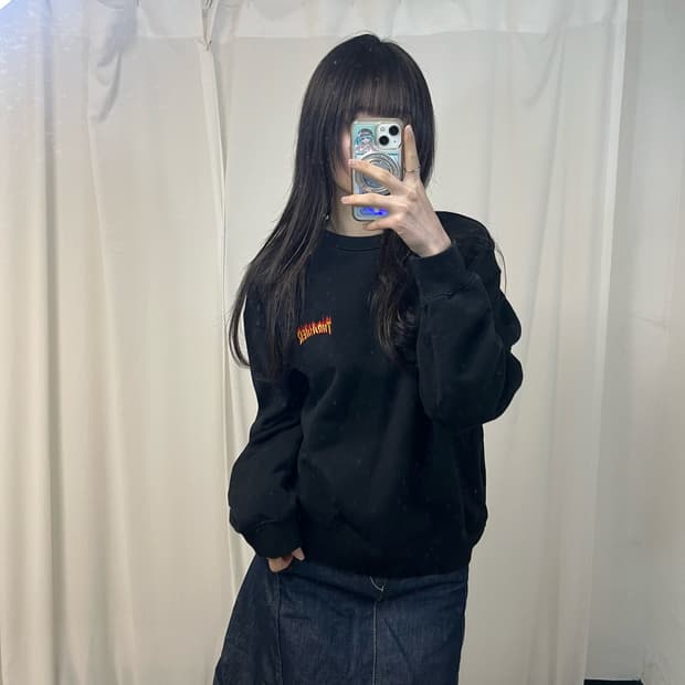 Thradher black sweatshirt