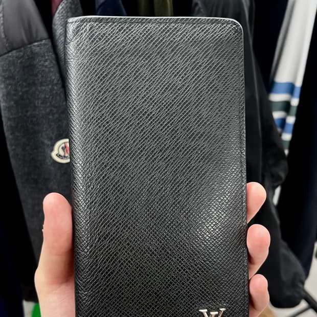 루이비통 타이가 레더 브라짜 장지갑