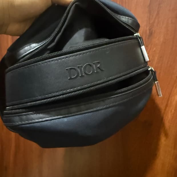 디올 옴므 파우치백
