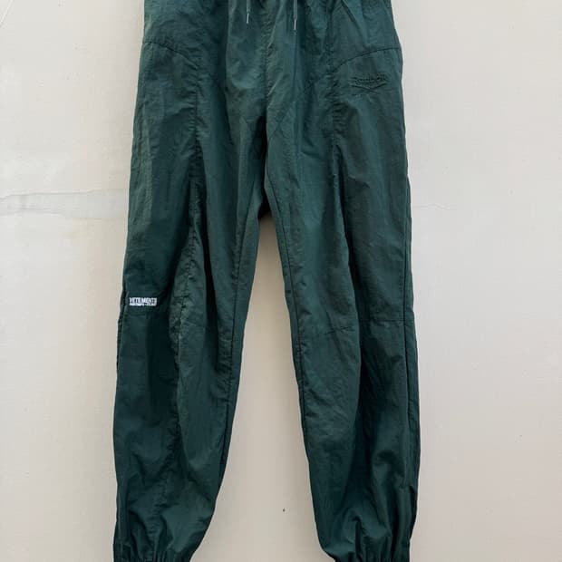 베트멍 x 리복 트랙팬츠 그린 VETEMENTS x REEBOK
