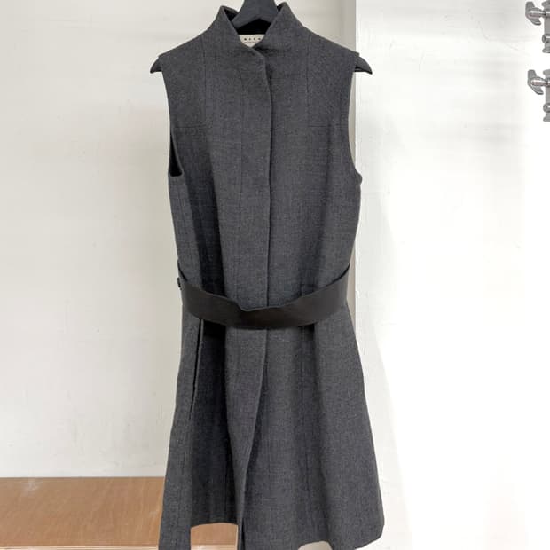 마르니 그레이 벨티드 베스트