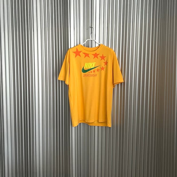 nike t-shirt