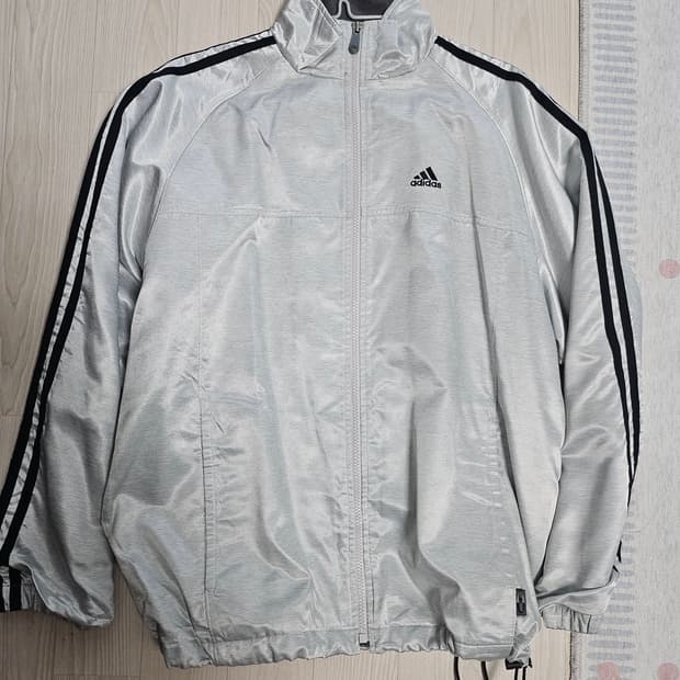 아디다스 실버 바람막이