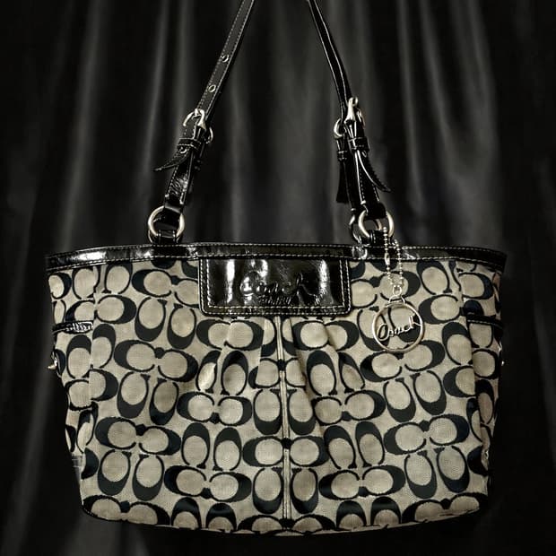 코치 시그니처 자카드 숄더백 블랙 토트백