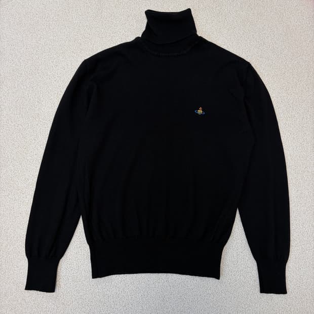 비비안웨스트우드 남성 클래식 하이넥 울 니트