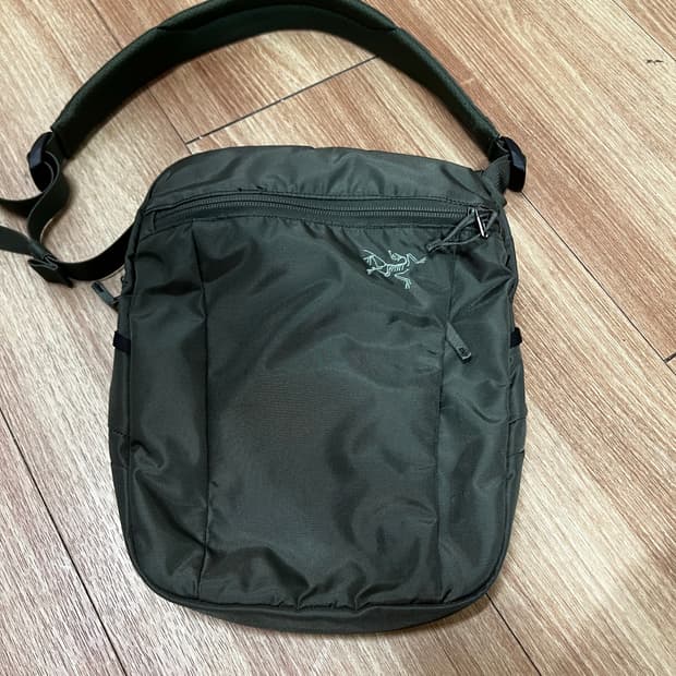 아크테릭스 맨티스 슬링팩 크로스백 그린 판매