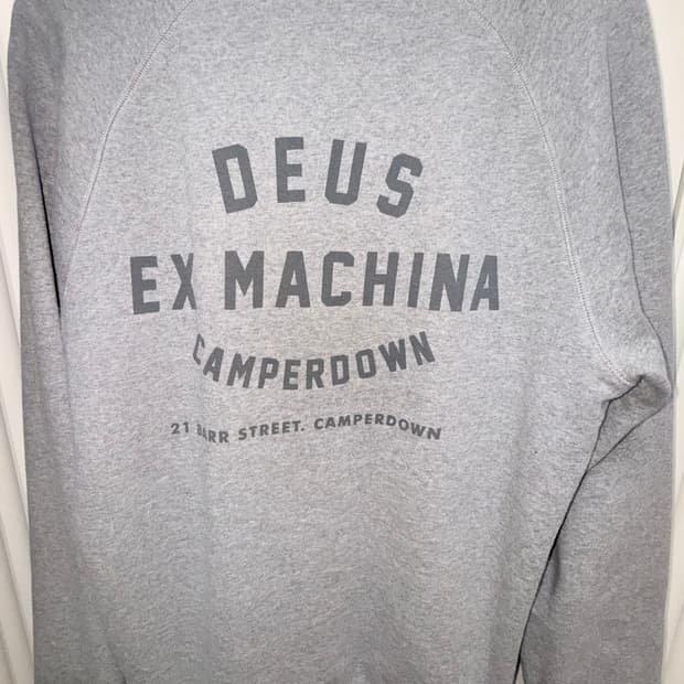 데우스 엑스 마키나 맨투맨 m