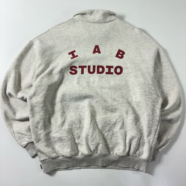 IAB studio  아이앱 스펠아웃 그레이 반집업 맨투맨