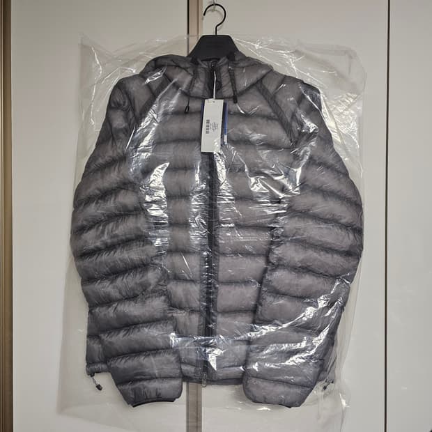 예약.. L 새제품) 수아레 시어쉘 경량 패딩 그레이 100 ~ 105