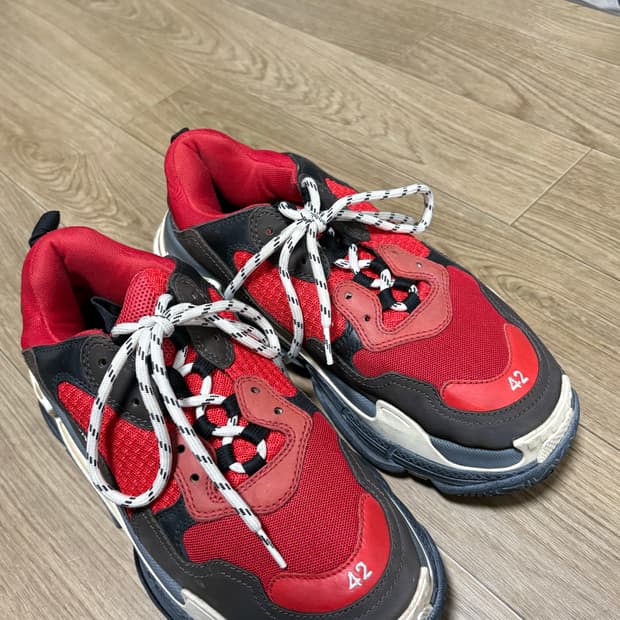 발렌시아가 트리플S 스니커지 42 데드풀 에디션