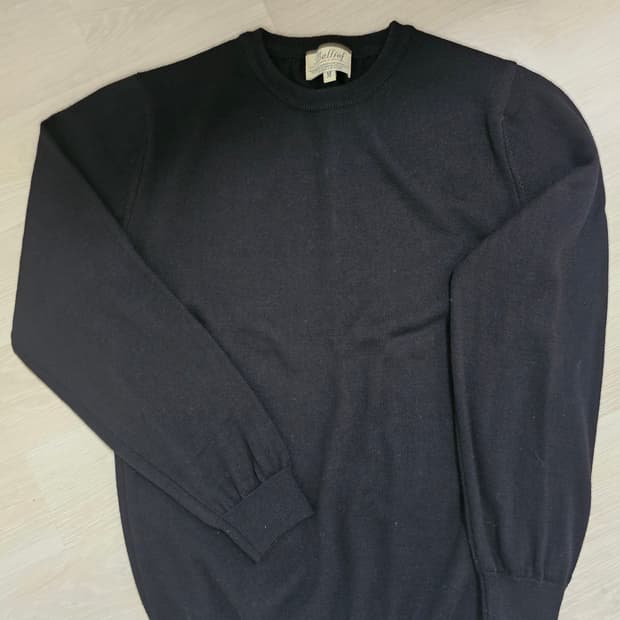 벨리프 크루넥 검정 니트  Essential Crew Neck Knit 