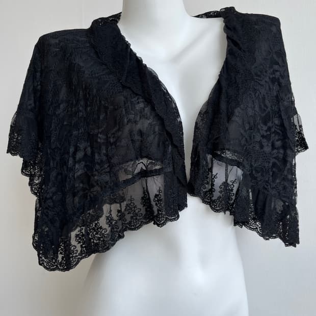 AXES femme 블랙 레이스 프릴 볼레로 가디건