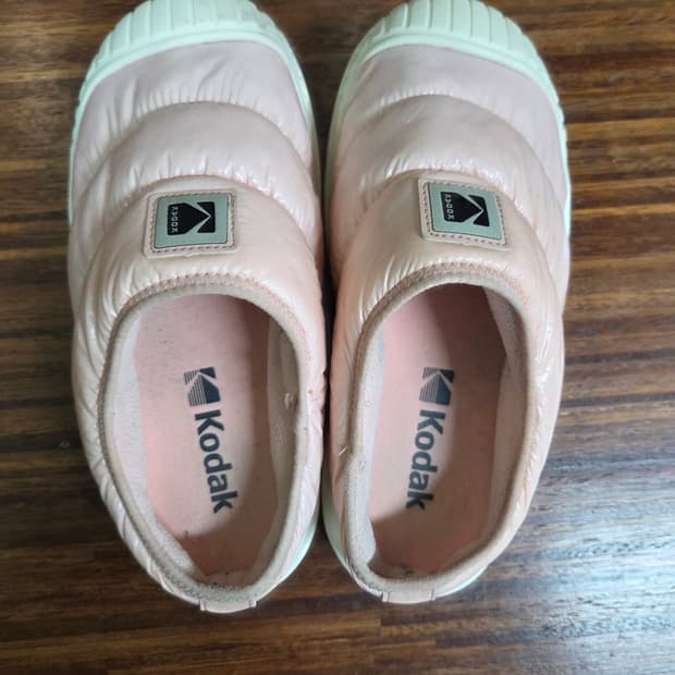 코닥 패딩 슬리퍼 230