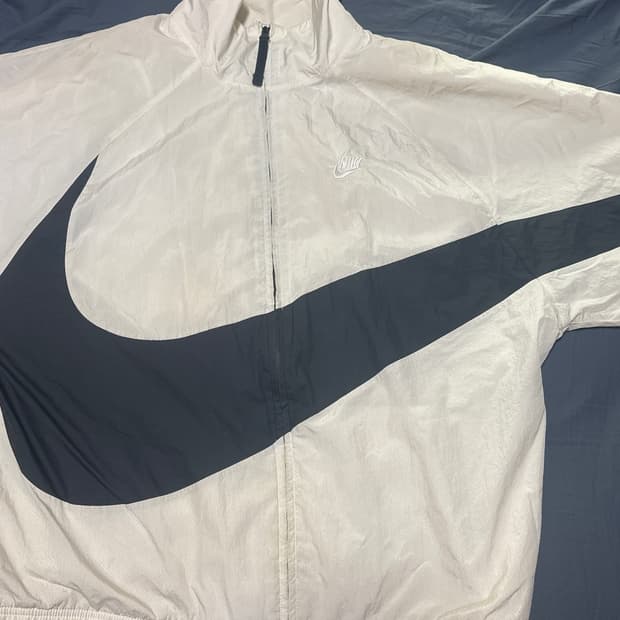 나이키 스우시 바람막이