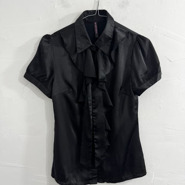 glossy ruffle shirt 
