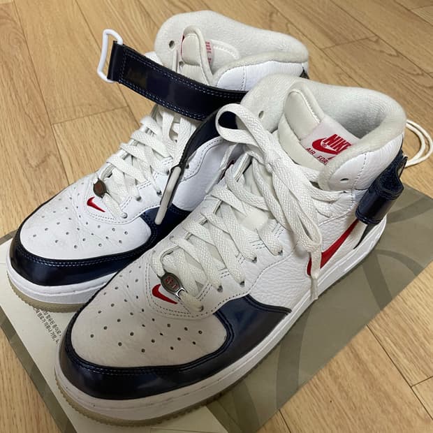 나이키 에어포스1 미드 유니버시티