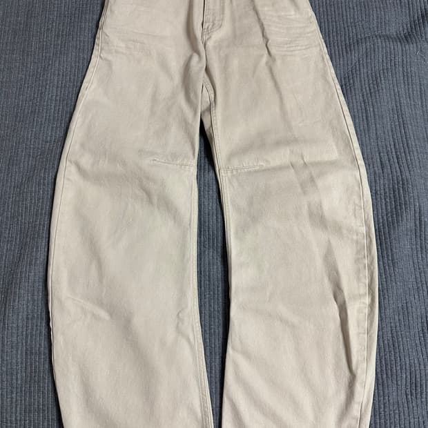 (s) 쿠어 엠보 워시드 딥 커브드 데님 팬츠