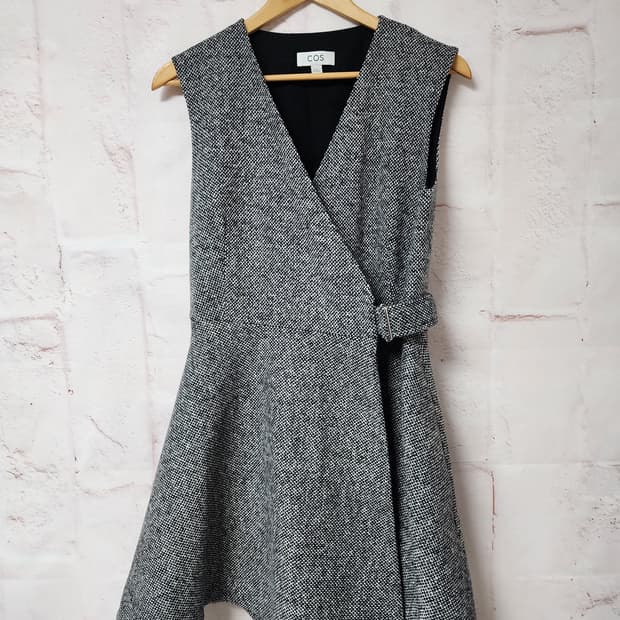 cos 트위드 미니랩 스타일 플레어 미디 원피스