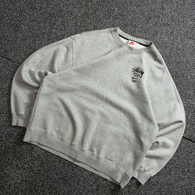 나이키 스투시 NRG 크루넥 그레이 맨투맨 2394