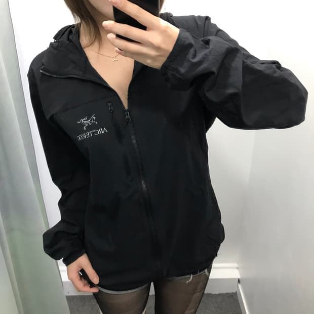 아크테릭스 블랙 스쿼미시 후드 블랙