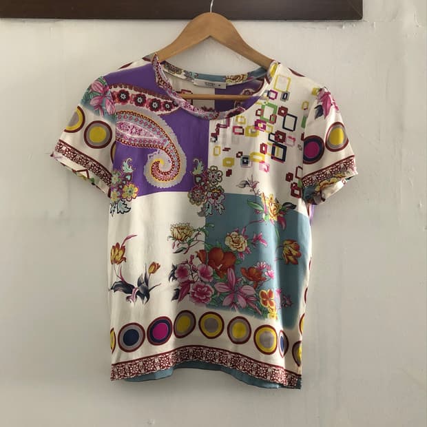 퍼플 오리엔탈패턴 새틴 탑
