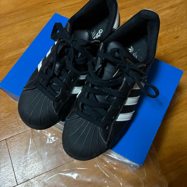 아디다스 슈퍼스타 코어 블랙 화이트