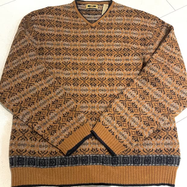 Joseph Abboud 브라운 브이넥 박시한 니트