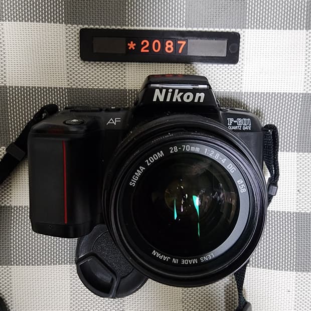 니콘 F-601 데이터백 필름카메라 28-70 줌렌즈