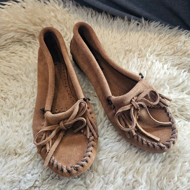 Us7.5 미네통카 스웨이드 로퍼