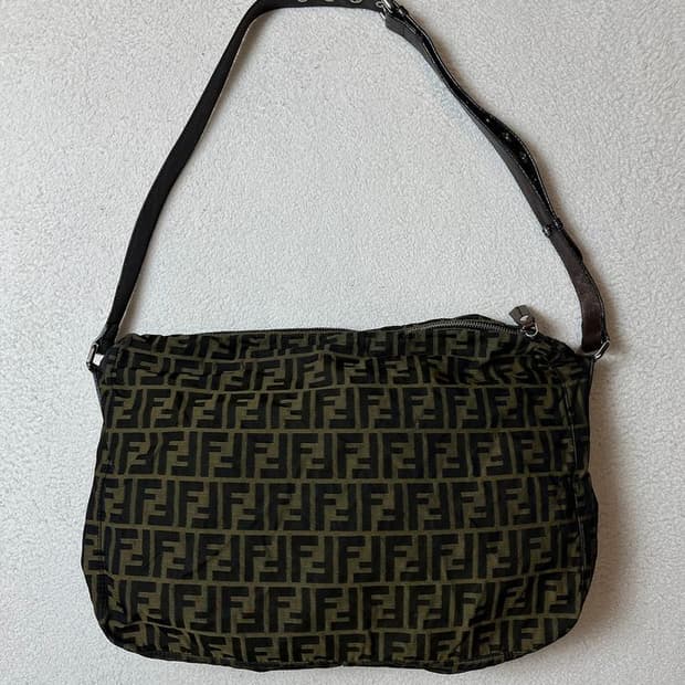 펜디 FENDI 90's 주카 패턴 크로스백 Q1260