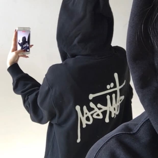 스투시 백로고 후드집업