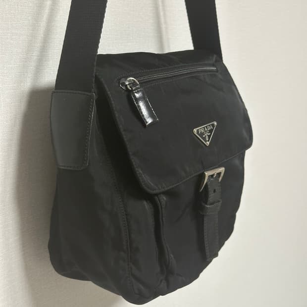 프라다 블랙 버클 메신저백 크로스백 주우재백