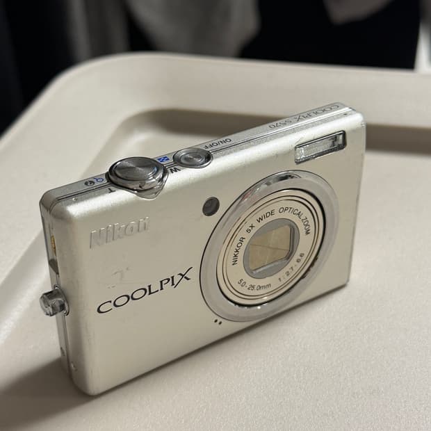 니콘 쿨픽스 S570