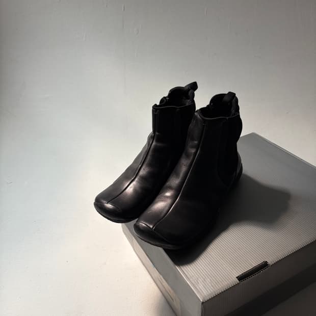 Minimal Leather Chelsea Boots