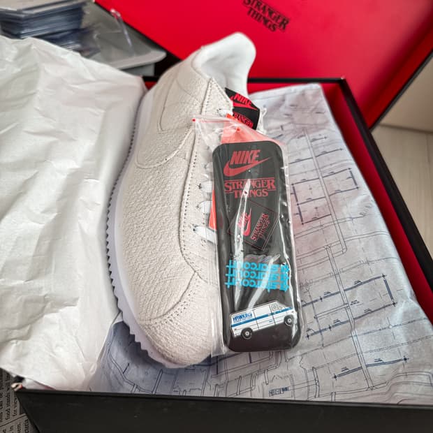 나이키 x 기묘한 이야기 클래식 코르테즈 stranger things