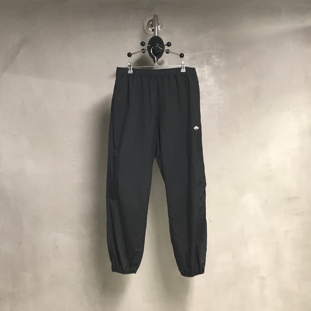 단톤 나일론 팬츠