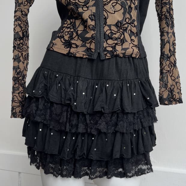 ByeBye 프릴 블랙 비즈 스커트