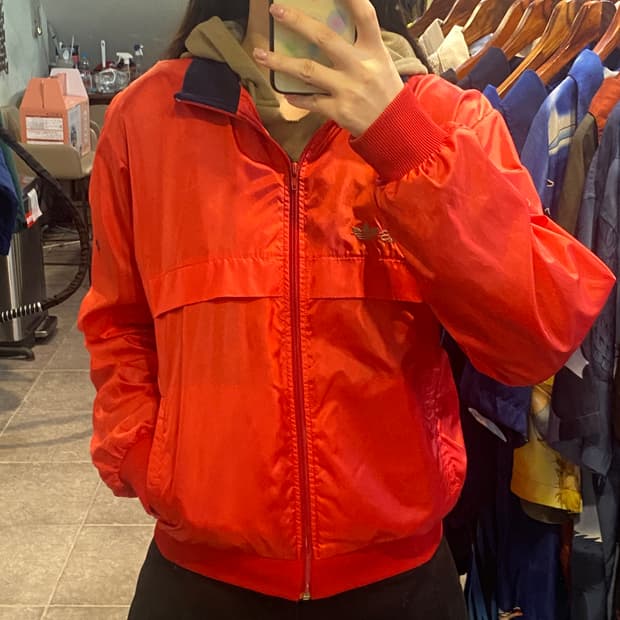[NO.9] Adidas 레드 바람막이