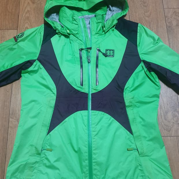 1147 코오롱 아웃도어 바람막이 95 사이즈입니다