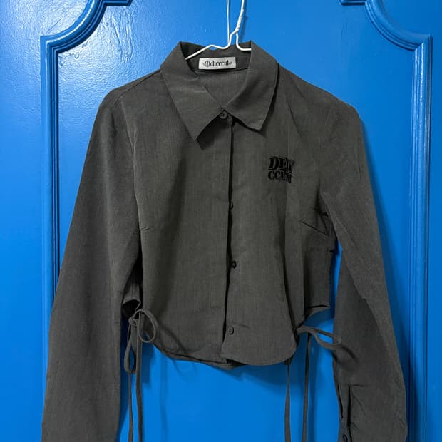 deliccent gray shirt