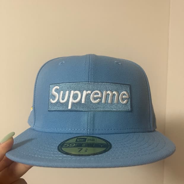 슈프림 챔피언스 박스로고 뉴에라 위트