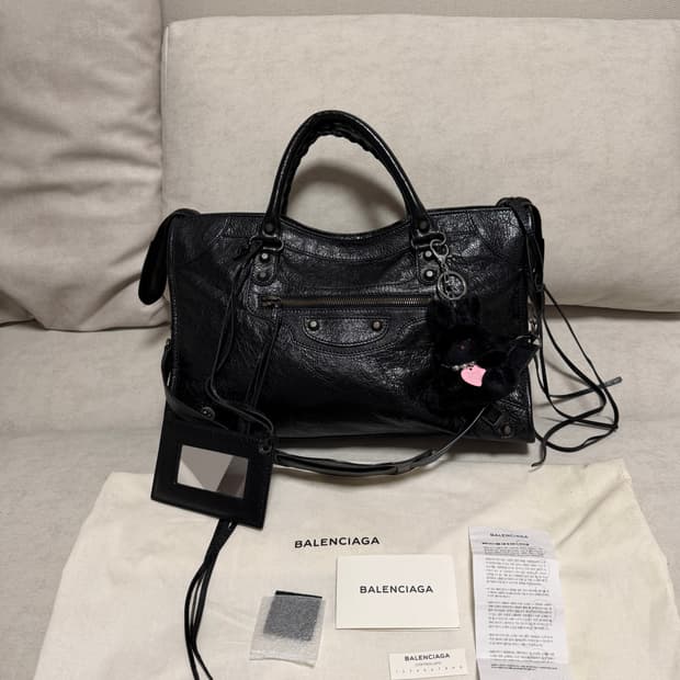 정품 발렌시아가 모터백 미듐 블랙 흑장