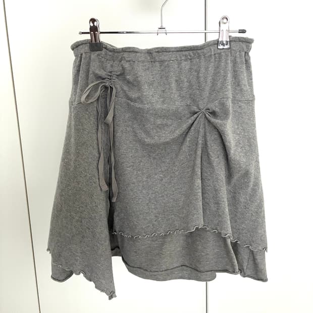 그레이 펀칭 셔링 스커트