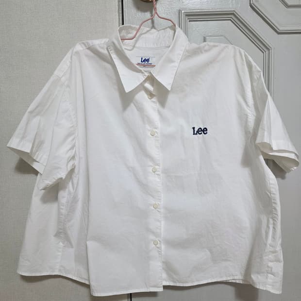 Lee 화이트 크롭 셔츠