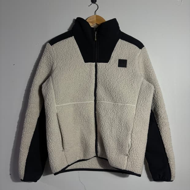 언더아머 오프화이트&블랙 배색 보아 플리스 패딩 집업 자켓 (무료배송)